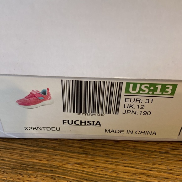 New in box girls pink sneakers - Picture 5 of 6
